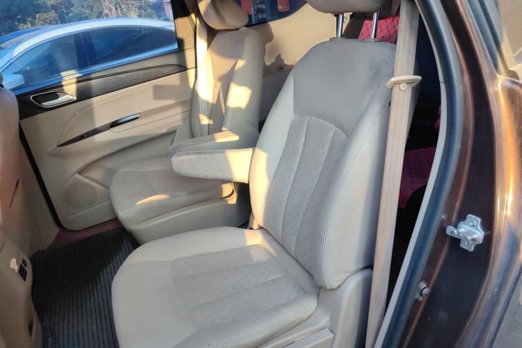Used Baojun 730 2016 1.5L Manual Standard Version 7 Seats Left Rear Seat