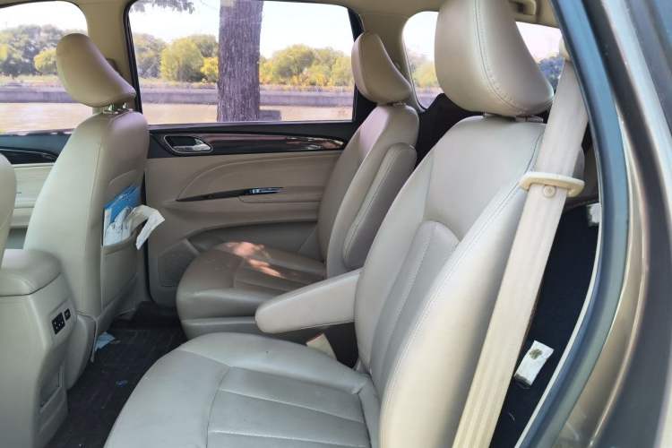 Used Baojun 730 2016 1.8L Manual Luxury Edition 7 Seats Left Rear Seat