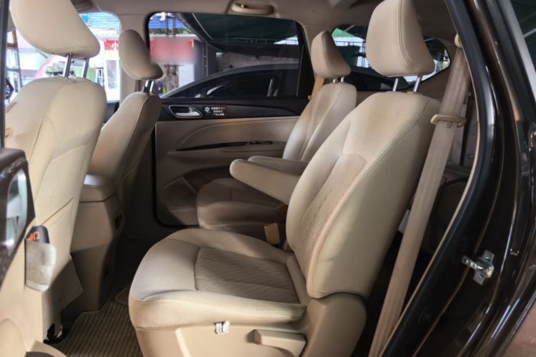 Used Baojun 730 2016 Revised 1.5L Manual Standard Version 7 Seats China V Emission Standard Left Rear Seat