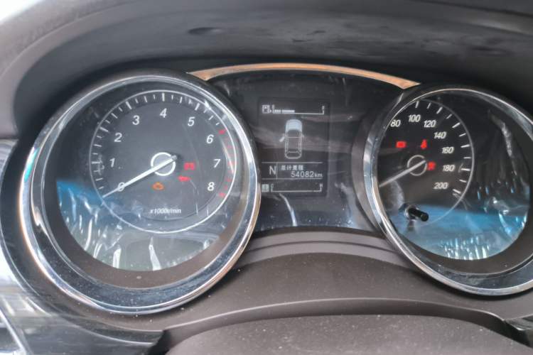 Used Baojun 730 2016 1.8L iAMT Comfort Version 7 Seats Odometer Close Up