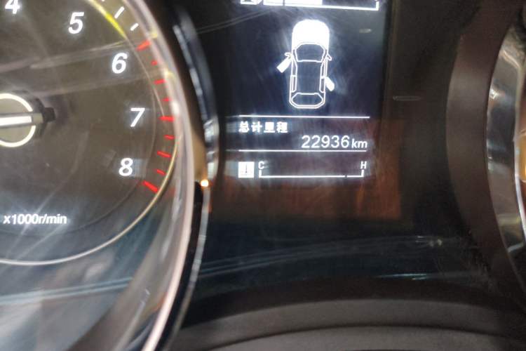 Used Baojun 730 2016 1.8L Manual Luxury Edition 7 Seats Odometer Close Up