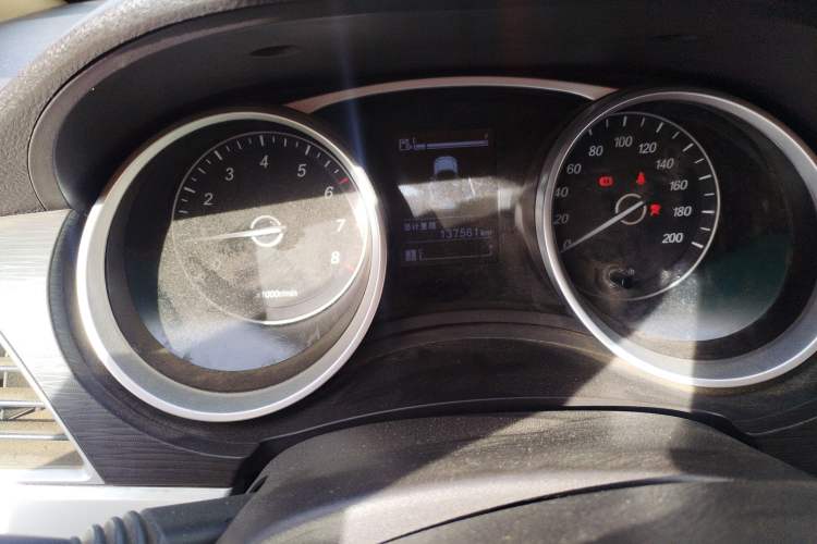 Used Baojun 730 2016 1.5L Manual Standard Version 7 Seats Odometer Close Up