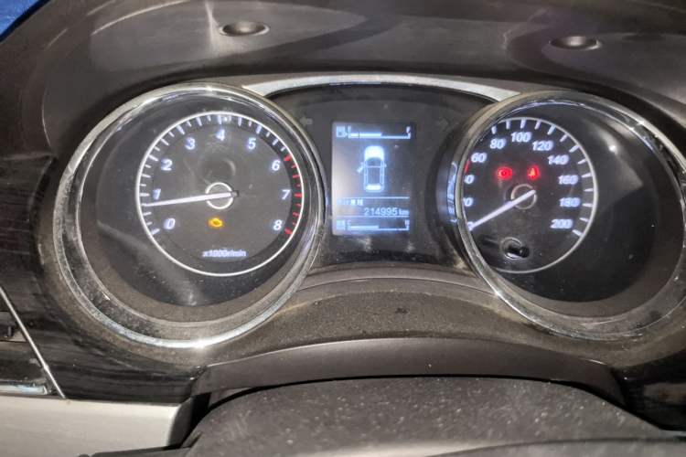 Used Baojun 730 2016 1.5L Manual Comfort Version 7 Seats China V Emission Standard Odometer Close Up