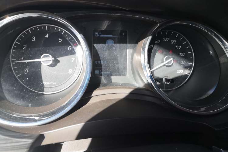 Used Baojun 730 2016 1.5L Manual Comfort Version 7 Seats China V Emission Standard Odometer Close Up