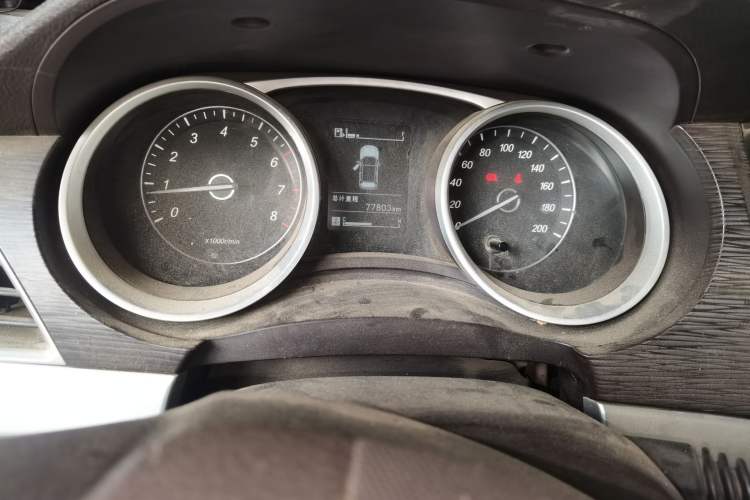 Used Baojun 730 2016 Revised 1.5L Manual Standard Version 7 Seats China V Emission Standard Odometer Close Up