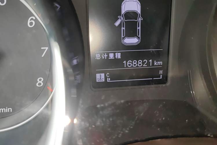 Used Baojun 730 2016 1.5T Manual Comfort Version 7 Seats Odometer Close Up