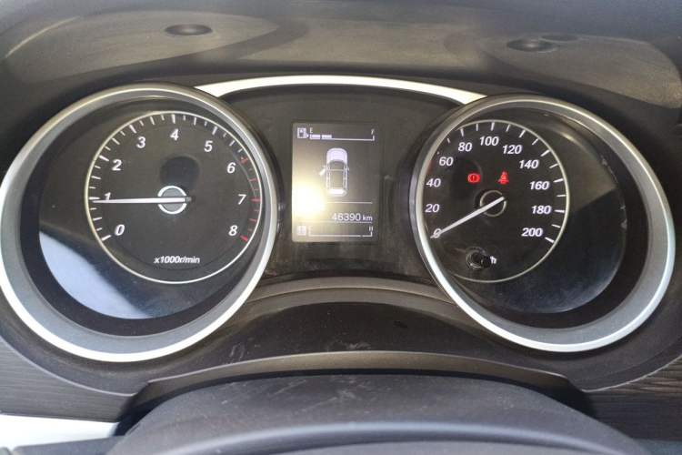 Used Baojun 730 2016 1.5L Manual Value Edition 7 Seats China V Emission Standard Odometer Close Up