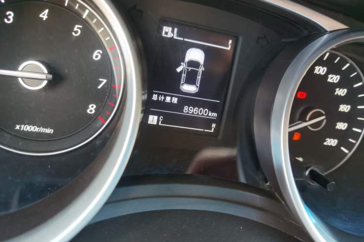 Used Baojun 730 2016 Revised 1.5L Manual Standard Version 7 Seats China V Emission Standard Odometer Close Up