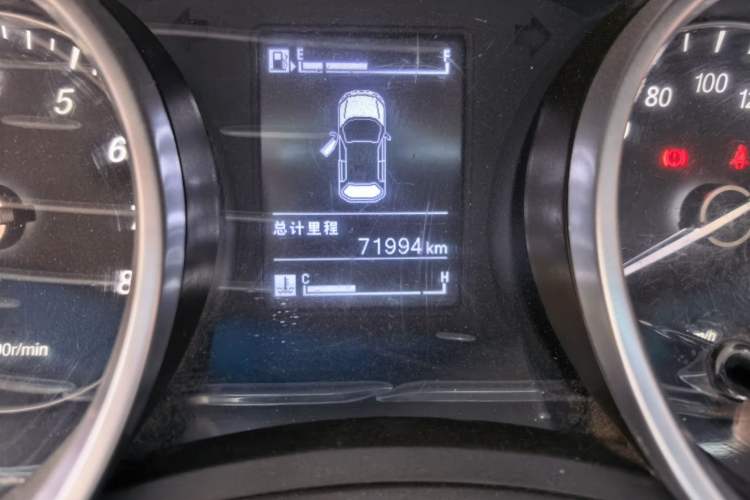 Used Baojun 730 2016 Revised 1.5L Manual Standard Version 7 Seats China V Emission Standard Odometer Close Up