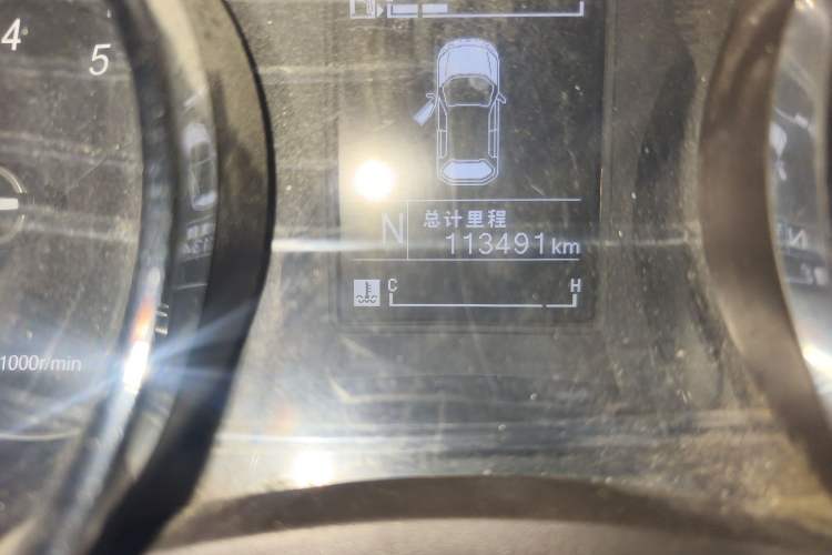 Used Baojun 730 2016 1.8L iAMT Luxury Model 7 Seats Odometer Close Up