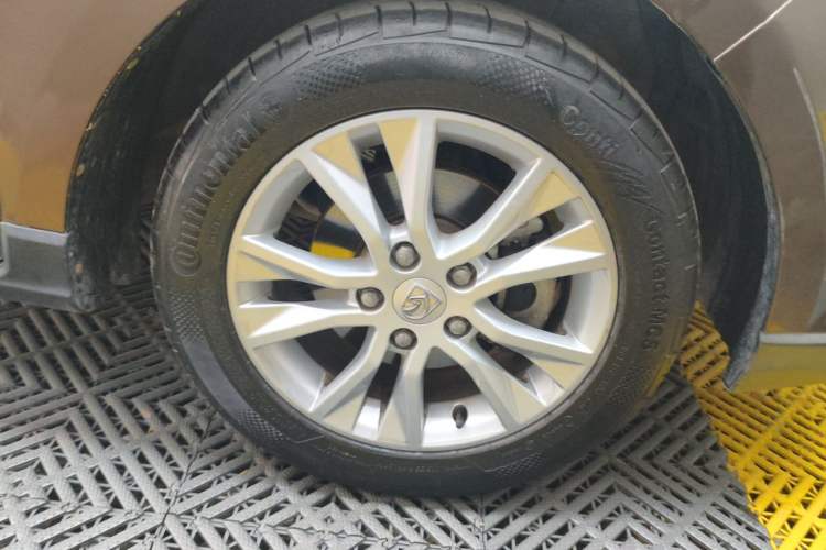 Used Baojun 730 2016 1.8L Manual Luxury Edition 7 Seats Right Front Wheel Hub
