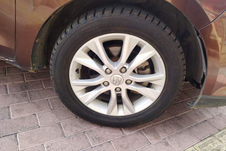 Used Baojun 730 2016 1.5L Manual Standard Version 7 Seats Right Front Wheel Hub
