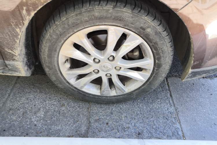 Used Baojun 730 2016 1.5L Manual Comfort Version 7 Seats China V Emission Standard Right Front Wheel Hub