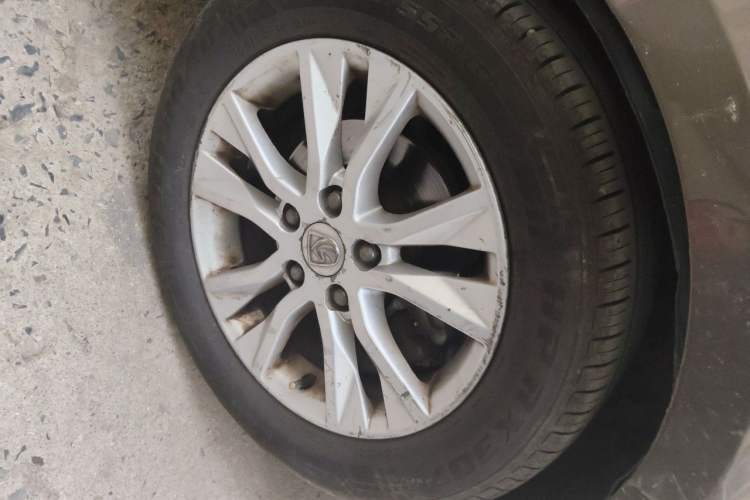 Used Baojun 730 2016 1.5L Manual Comfort Version 7 Seats China V Emission Standard Right Front Wheel Hub