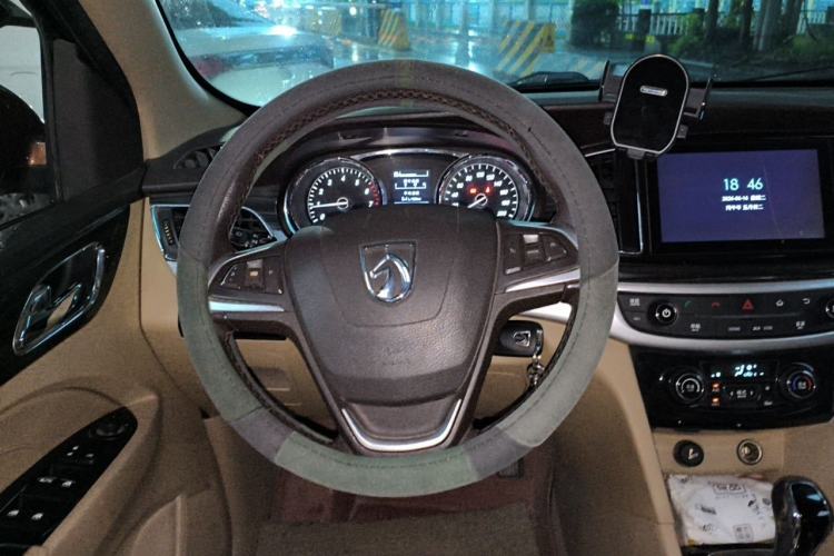 Used Baojun 730 2016 1.8L iAMT Luxury Model 7 Seats Steering Wheel
