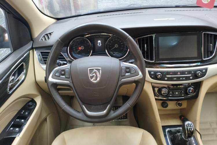 Used Baojun 730 2016 1.8L Manual Luxury Edition 7 Seats Steering Wheel