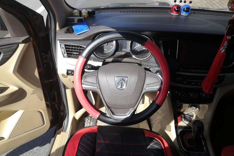 Used Baojun 730 2016 1.5L Manual Comfort Version 7 Seats China V Emission Standard Steering Wheel