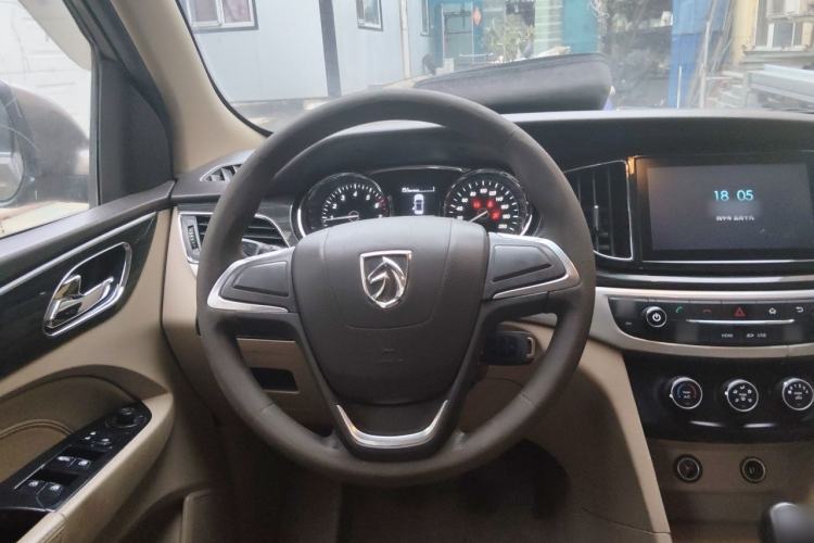 Used Baojun 730 2016 1.5L Manual Comfort Version 7 Seats China V Emission Standard Steering Wheel