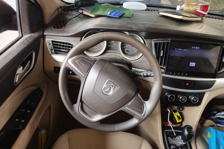 Used Baojun 730 2016 Revised 1.5L Manual Standard Version 7 Seats China V Emission Standard Steering Wheel