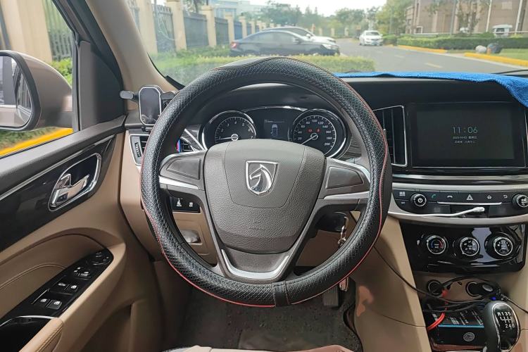 Used Baojun 730 2016 1.5T Manual Comfort Version 7 Seats Steering Wheel