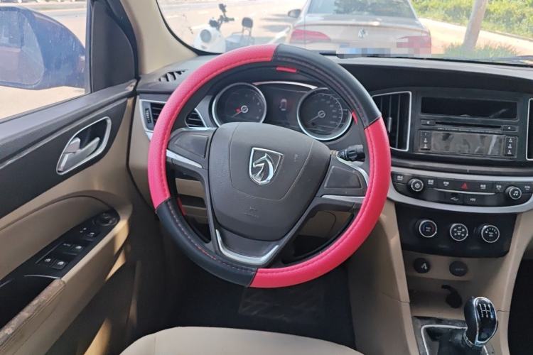 Used Baojun 730 2016 1.5L Manual Standard Version 7 Seats Steering Wheel