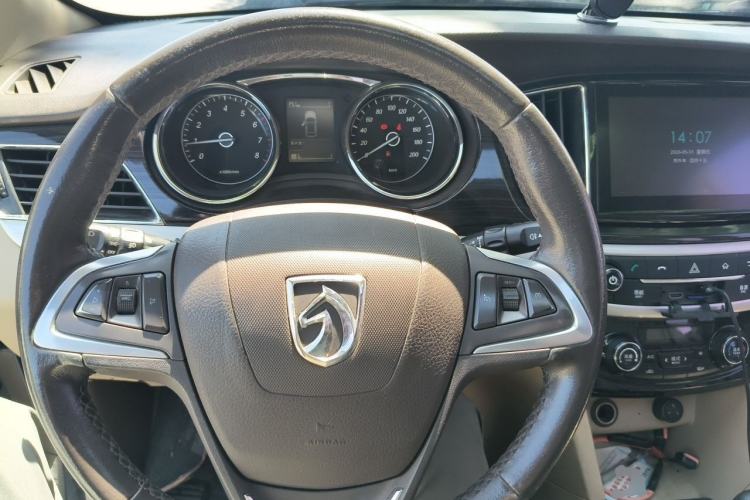 Used Baojun 730 2016 1.8L Manual Luxury Edition 7 Seats Steering Wheel