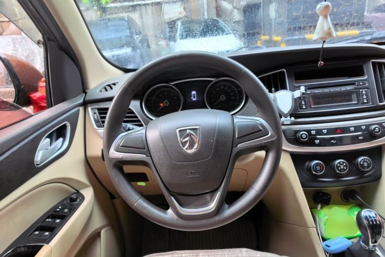 Used Baojun 730 2016 Revised 1.5L Manual Standard Version 7 Seats China V Emission Standard Steering Wheel