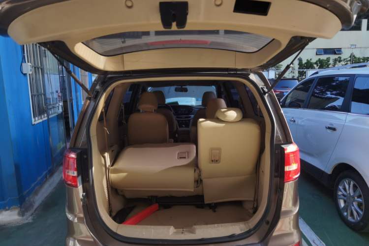 Used Baojun 730 2016 Revised 1.5L Manual Standard Version 7 Seats China V Emission Standard Trunk