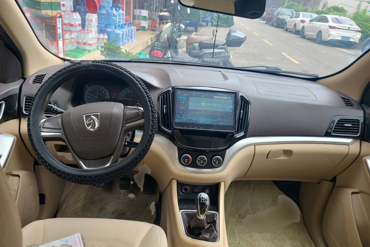 Used Baojun 730 2016 1.5L Manual Value Edition 7 Seats China V Emission Standard Center Console
