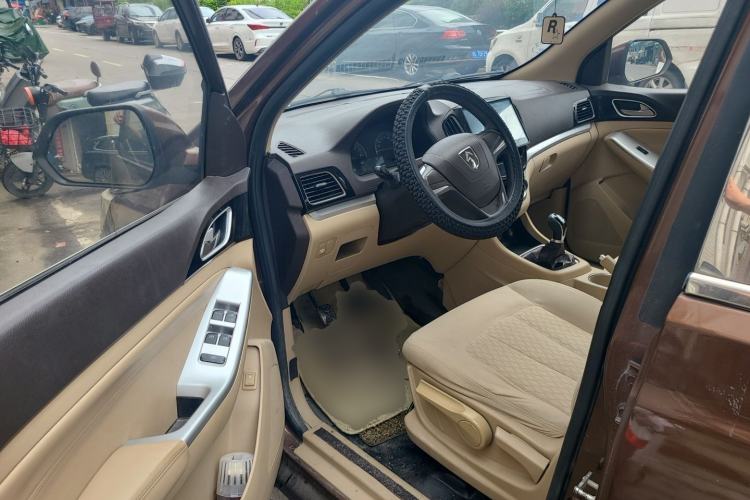 Used Baojun 730 2016 1.5L Manual Value Edition 7 Seats China V Emission Standard Driver Seat