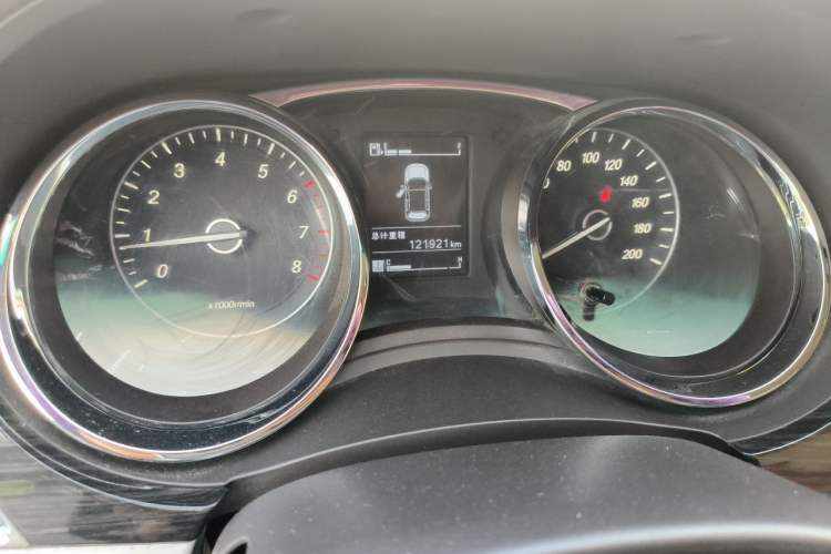 Used Baojun 730 2016 1.5L Manual Luxury Edition 7 Seats Odometer Close Up