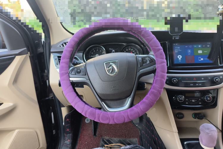 Used Baojun 730 2016 1.5L Manual Luxury Edition 7 Seats Steering Wheel