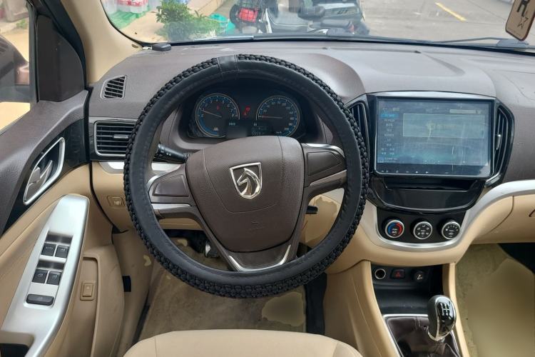 Used Baojun 730 2016 1.5L Manual Value Edition 7 Seats China V Emission Standard Steering Wheel