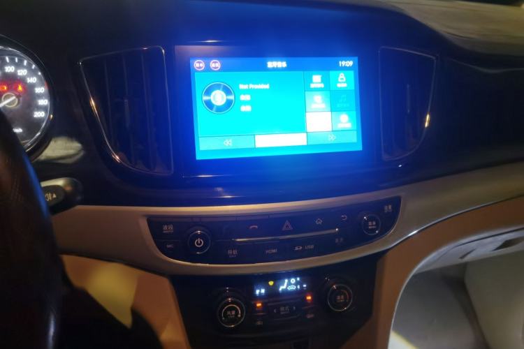 Used Baojun 730 2016 1.5L Manual Luxury Edition 7 Seats Audio And AC Panel