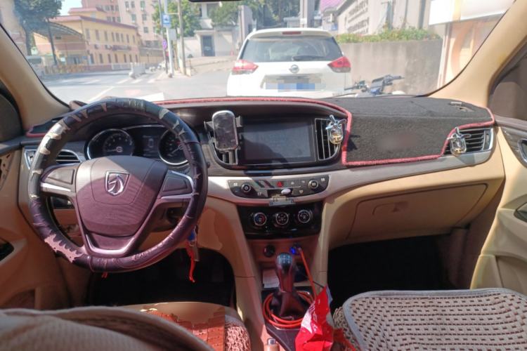 Used Baojun 730 2016 1.5L Manual Comfort Version 7 Seats China V Emission Standard Center Console