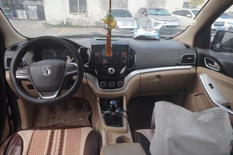 Used Baojun 730 2016 1.5L Manual Value Edition 7 Seats China V Emission Standard Center Console