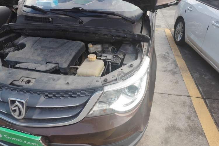 Used Baojun 730 2016 1.5L Manual Value Edition 7 Seats China V Emission Standard Engine Bay Left