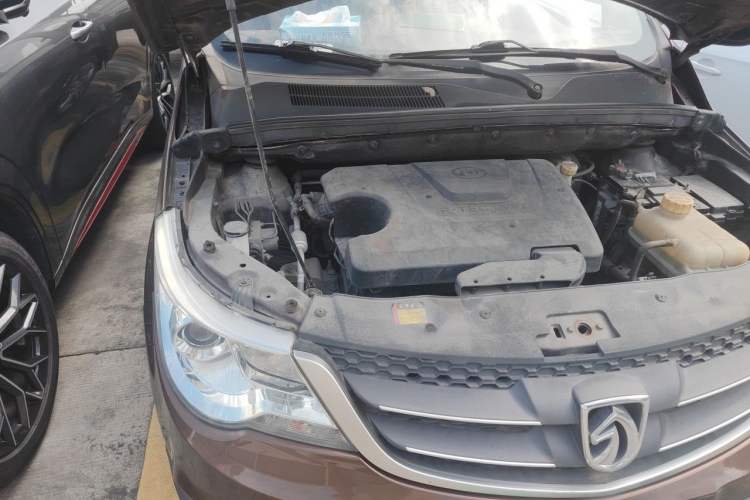 Used Baojun 730 2016 1.5L Manual Value Edition 7 Seats China V Emission Standard Engine Bay Right