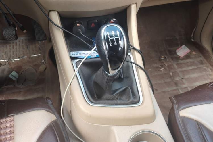 Used Baojun 730 2016 1.5L Manual Value Edition 7 Seats China V Emission Standard Gear Lever