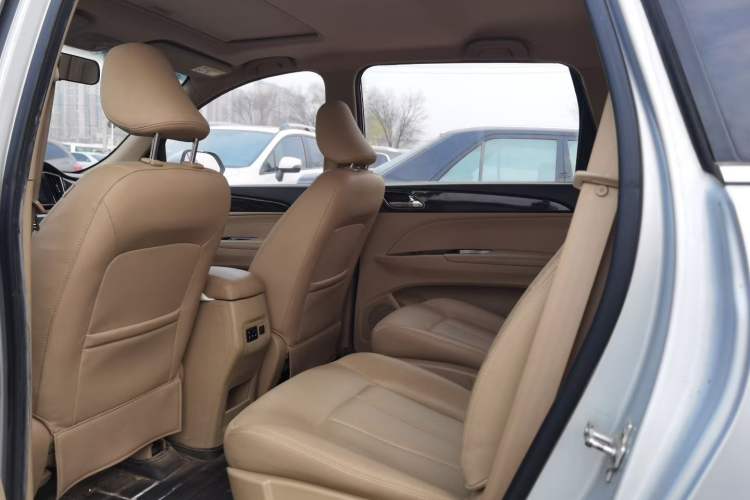 Used Baojun 730 2016 1.5L Manual Luxury Edition 7 Seats Interior 1