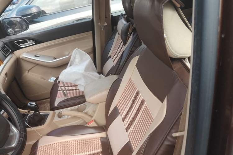 Used Baojun 730 2016 1.5L Manual Value Edition 7 Seats China V Emission Standard Left Front Seat