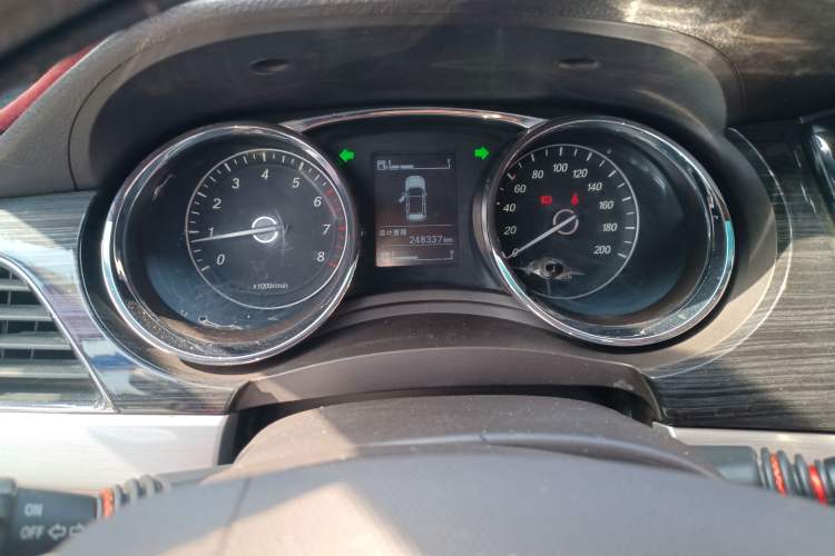 Used Baojun 730 2016 1.5L Manual Comfort Version 7 Seats China V Emission Standard Odometer Close Up