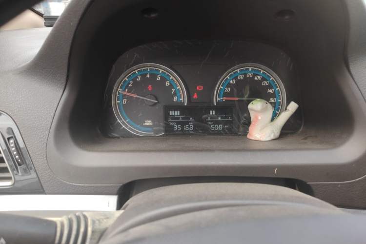 Used Baojun 730 2016 1.5L Manual Value Edition 7 Seats China V Emission Standard Odometer Close Up