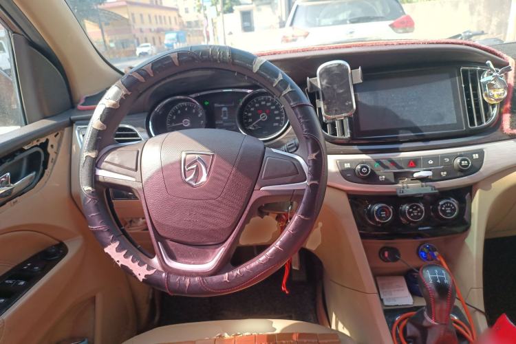 Used Baojun 730 2016 1.5L Manual Comfort Version 7 Seats China V Emission Standard Steering Wheel