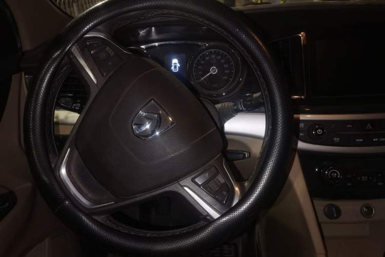 Used Baojun 730 2016 1.5L Manual Luxury Edition 7 Seats Steering Wheel