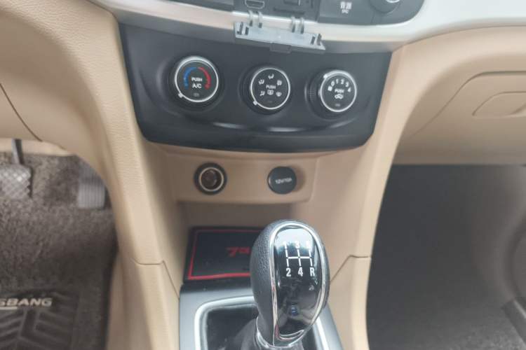 Used Baojun 730 2016 1.5L Manual Comfort Version 7 Seats China V Emission Standard Audio And AC Panel