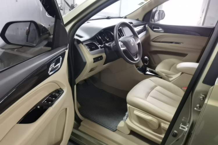 Used Baojun 730 2016 1.8L Manual Comfort Version 7 Seats Driver Seat