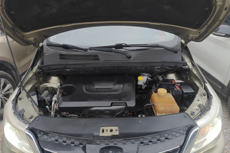 Used Baojun 730 2016 1.5L Manual Comfort Version 7 Seats China V Emission Standard Engine Bay