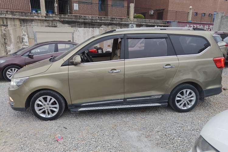 Used Baojun 730 2016 1.5L Manual Comfort Version 7 Seats China V Emission Standard Exterior 3