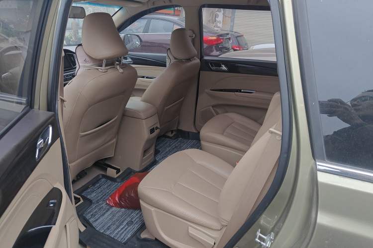 Used Baojun 730 2016 1.5L Manual Comfort Version 7 Seats China V Emission Standard Interior 4